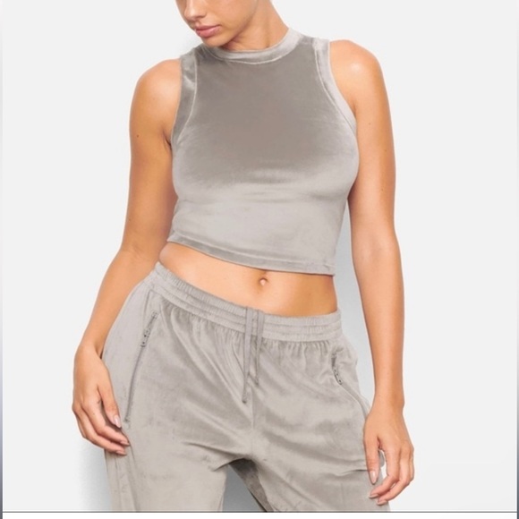 SKIMS VELOUR CREWNECK TANK in Smoke - Picture 1 of 4